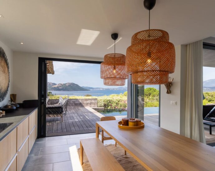 Domaine de Cala Rossa, villa  vue mer, 5 chambres, piscine chauffée, plage à pieds