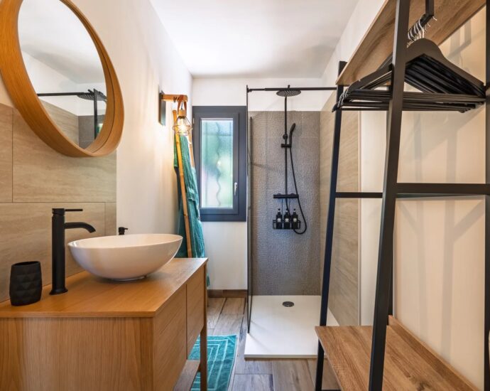 Exlusivité, Région de Saint-Florent, Poggio d’Oletta, villa 4 chambres, piscine, jacuzzi, vue dégagée mer et montagnes, proche plage