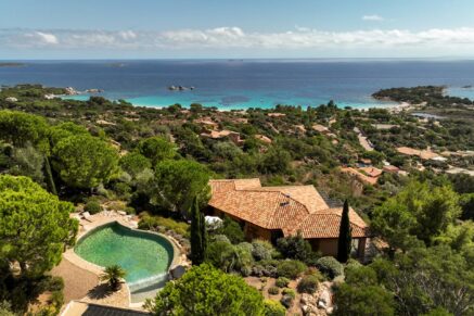 Porto-Vecchio, Palombaggia, Panoramic sea-view villa, 6 bedrooms, within walking distance of the beach