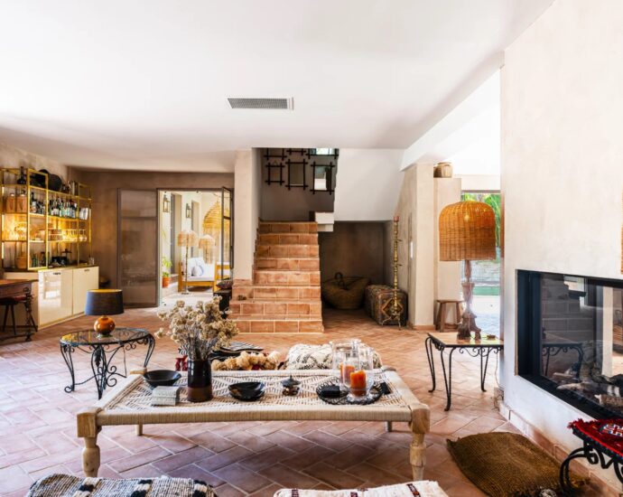 Saint-Florent , 6-Bedroom Villa with Pool, Close to Beach and Town Center