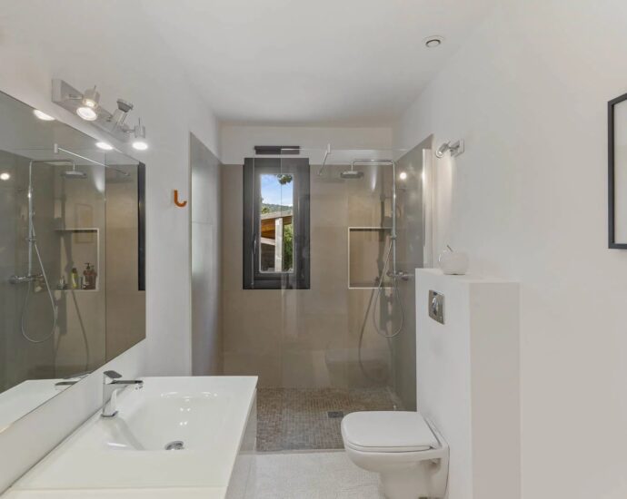 Sainte-Lucie-de-Porto-Vecchio, contemporary villa with swimming pool and 4 bedrooms in the very heart of the village