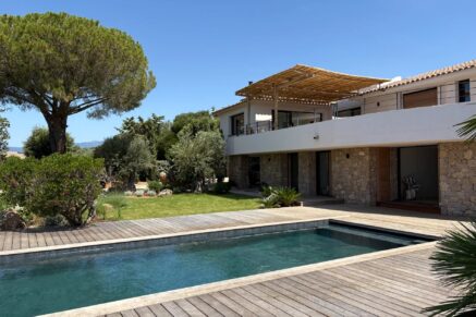 Porto-Vecchio, Santa Giulia, Domaine privé de Cala d&rsquo;Oro, Villa 5 chambres, piscine, vue mer et plage à pied