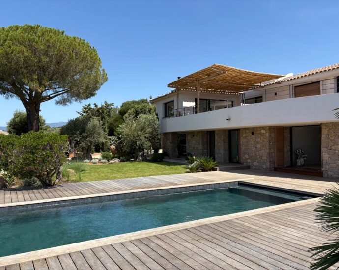 Porto-Vecchio, Santa Giulia, Domaine privé de Cala d&rsquo;Oro, Villa 5 chambres, piscine, vue mer et plage à pied