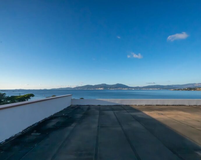 Exceptional PENTHOUSE, Pietrosella, panoramic sea view, beach on foot