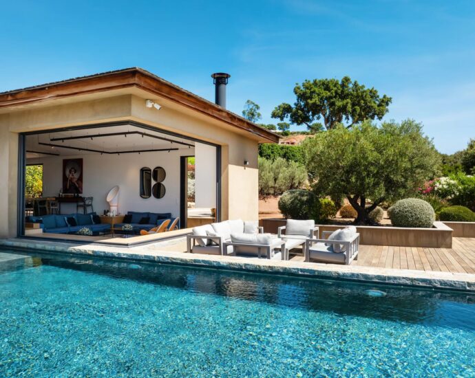 Pinarello, 5 Bedroom Villa, Infinity pool, sea View,  close to the beach