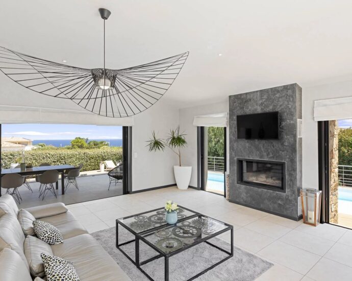 Sari-Solenzara, Sea View Villa, 4 Bedrooms, Heated Pool, Close to the Beach