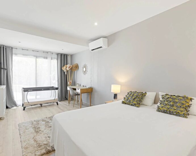 Sari-Solenzara, Sea View Villa, 4 Bedrooms, Heated Pool, Close to the Beach