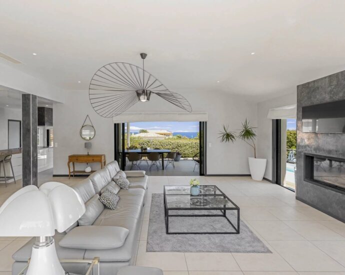 Sari-Solenzara, Sea View Villa, 4 Bedrooms, Heated Pool, Close to the Beach