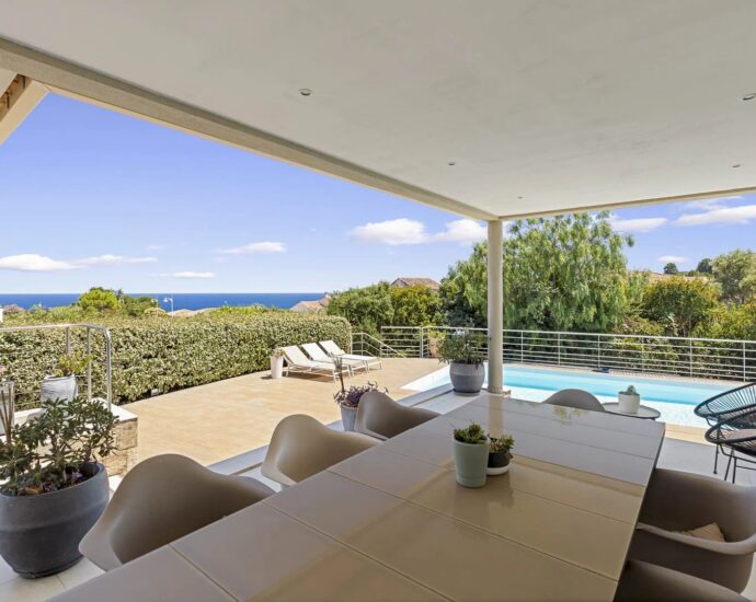 Sari-Solenzara, Sea View Villa, 4 Bedrooms, Heated Pool, Close to the Beach