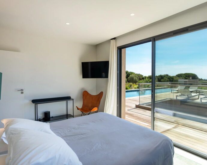 Pinarello, 5 Bedroom Villa, Infinity pool, sea View,  close to the beach