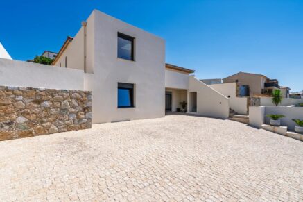 Exclusive, Contemporary 3-Bedroom Villa in Lozari with Sea View, Swimming Pool, and Beach Access on Foot