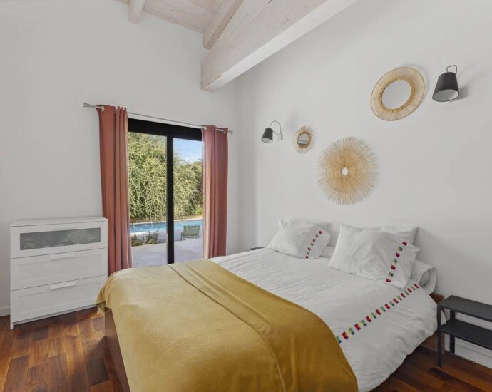 Sainte-Lucie-de-Porto-Vecchio, contemporary villa with swimming pool and 4 bedrooms in the very heart of the village