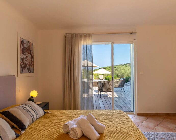 Porto-Vecchio, Precojo, Villa T3, piscine chauffée, proche plage de Santa Giulia, avec vue dégagée
