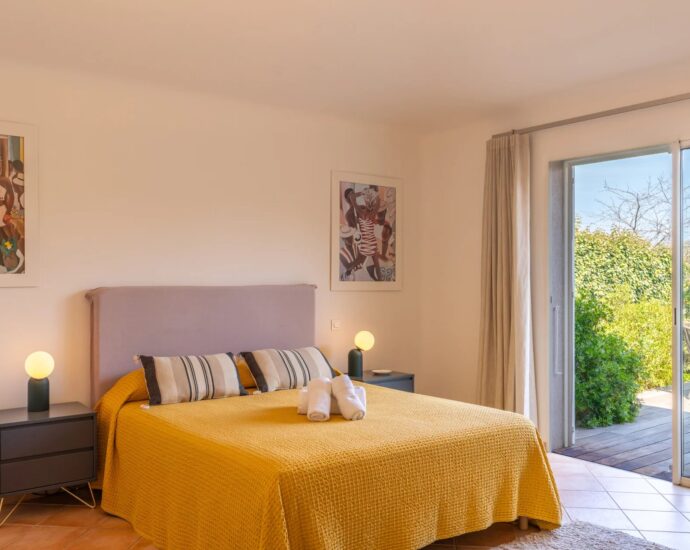 Porto-Vecchio, Precojo, Villa T3, piscine chauffée, proche plage de Santa Giulia, avec vue dégagée