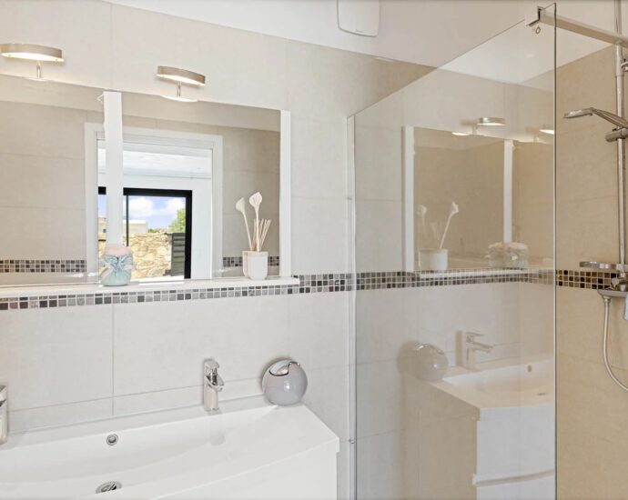 Sari-Solenzara, Sea View Villa, 4 Bedrooms, Heated Pool, Close to the Beach
