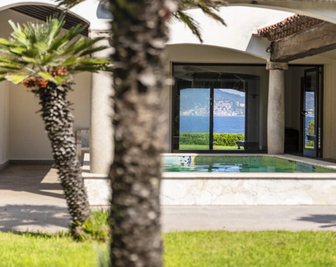 Porticcio, Isolella Peninsula, Waterfront Villa, 7 Bedrooms, Pool, Walking Distance to Beach, Panoramic Sea View