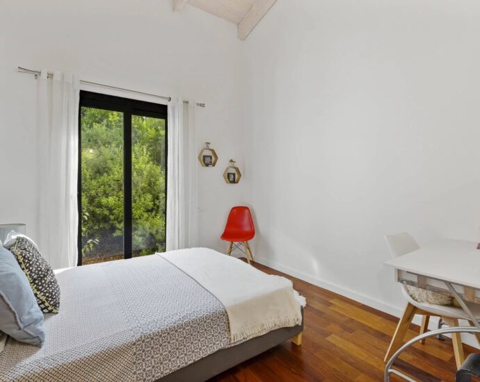 Sainte-Lucie-de-Porto-Vecchio, contemporary villa with swimming pool and 4 bedrooms in the very heart of the village