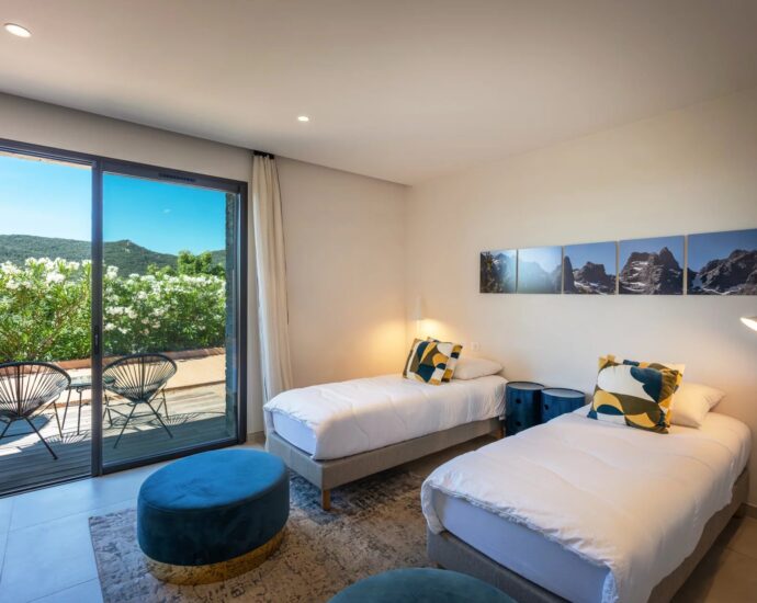Pinarello, 5 Bedroom Villa, Infinity pool, sea View,  close to the beach