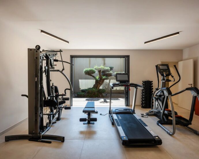 Pinarello, 5 Bedroom Villa, Infinity pool, sea View,  close to the beach