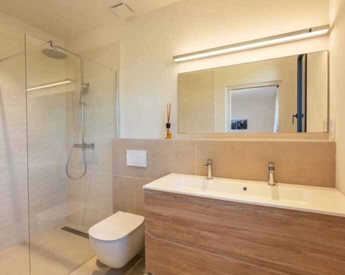 Pinarello, 5 Bedroom Villa, Infinity pool, sea View,  close to the beach