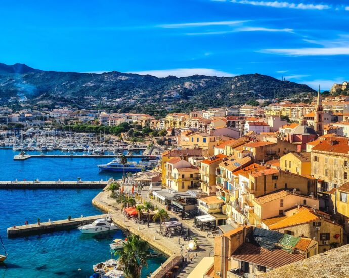 Calvi, Appartement vue mer, 2 chambres, terrasse, piscine, domaine privé, proche plage