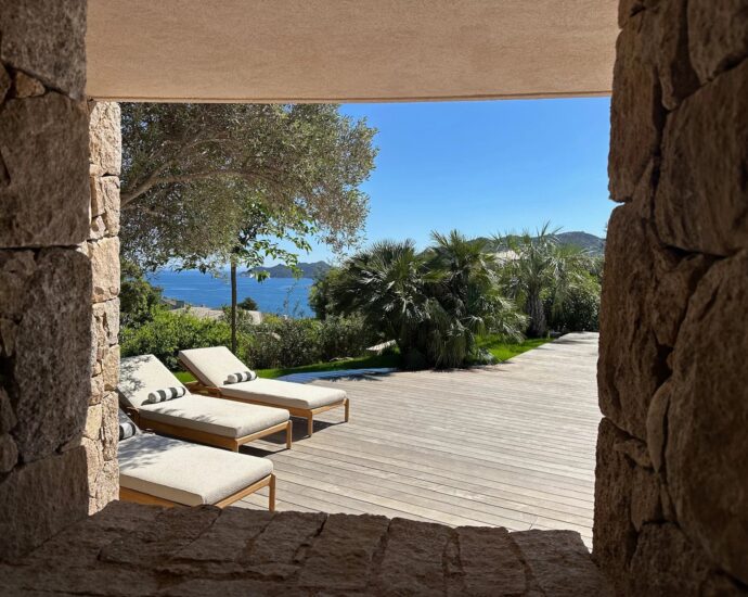Porto-Vecchio, Santa Giulia, Domaine privé de Cala d&rsquo;Oro, Villa 5 chambres, piscine, vue mer et plage à pied