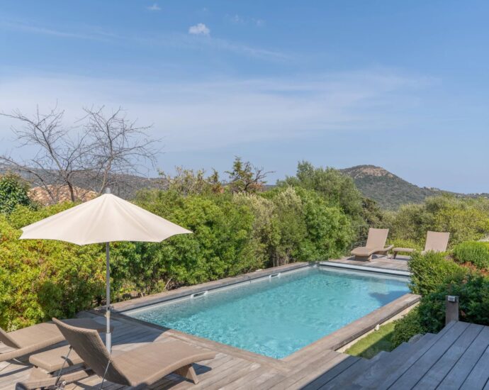 Porto-Vecchio, Precojo, Villa T3, piscine chauffée, proche plage de Santa Giulia, avec vue dégagée