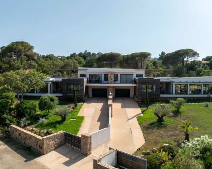 Capicciola – Set of 2 beautiful 6-room villas, pool, sea view, close to the beach