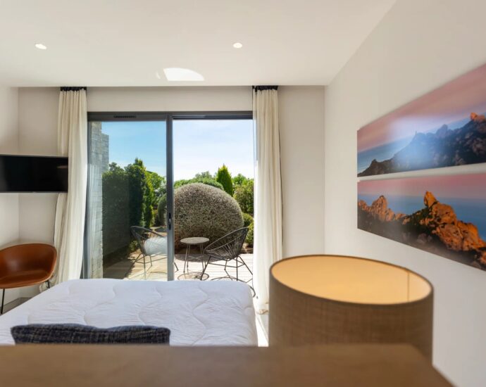 Pinarello, 5 Bedroom Villa, Infinity pool, sea View,  close to the beach