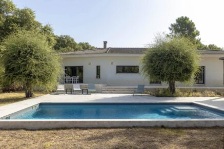 Sainte-Lucie-de-Porto-Vecchio, contemporary villa with swimming pool and 4 bedrooms in the very heart of the village