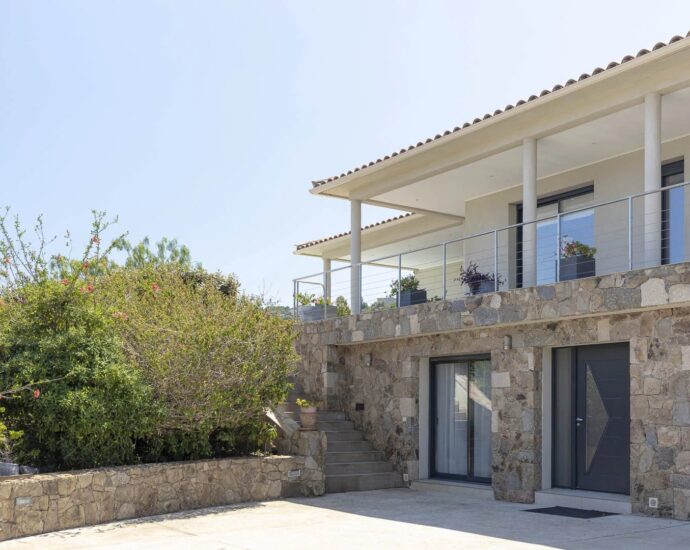 Sari-Solenzara, Sea View Villa, 4 Bedrooms, Heated Pool, Close to the Beach