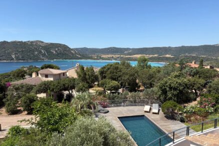 Porto-Vecchio, Santa Giulia, Domaine privé de Cala d&rsquo;Oro, Villa 5 chambres, piscine, vue mer et plage à pied