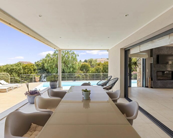 Sari-Solenzara, Sea View Villa, 4 Bedrooms, Heated Pool, Close to the Beach