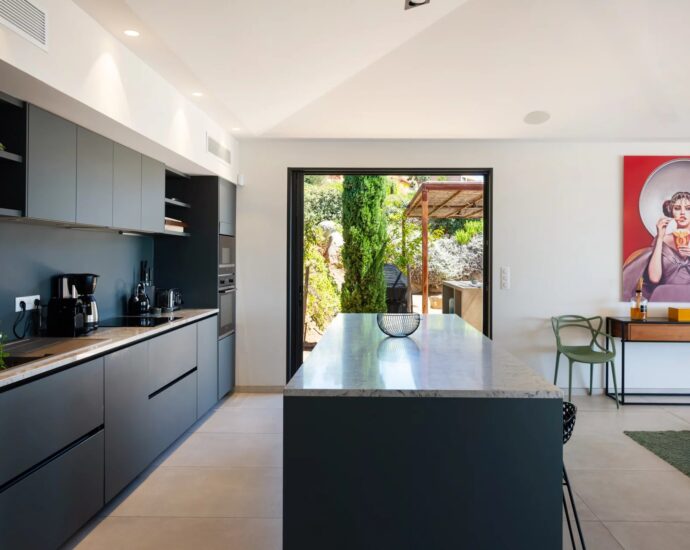 Pinarello, 5 Bedroom Villa, Infinity pool, sea View,  close to the beach