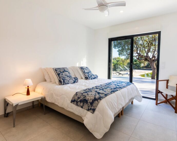 Porto-Vecchio, Palombaggia, villa vue mer, 3 chambres, piscine, plage à pied