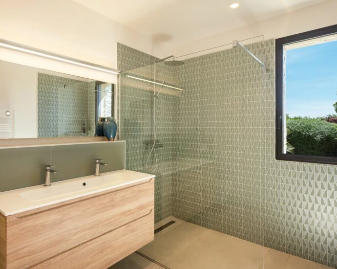 Pinarello, 5 Bedroom Villa, Infinity pool, sea View,  close to the beach