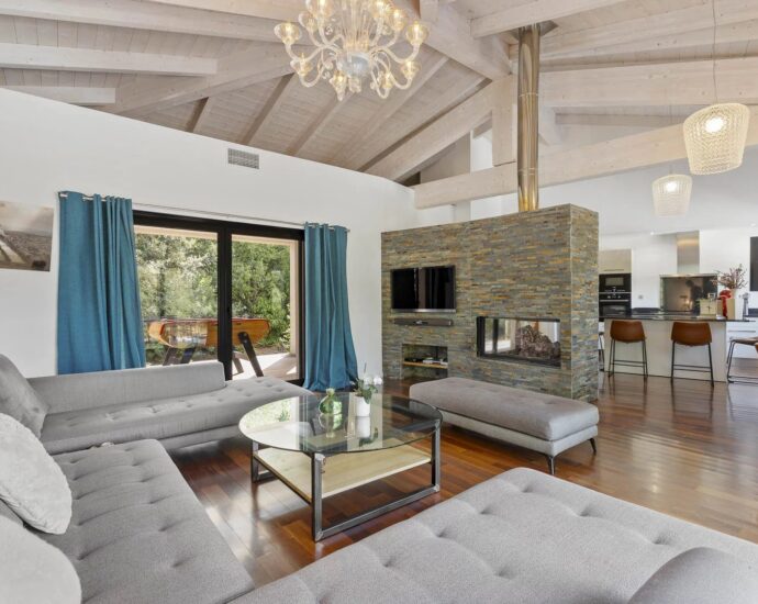 Sainte-Lucie-de-Porto-Vecchio, contemporary villa with swimming pool and 4 bedrooms in the very heart of the village