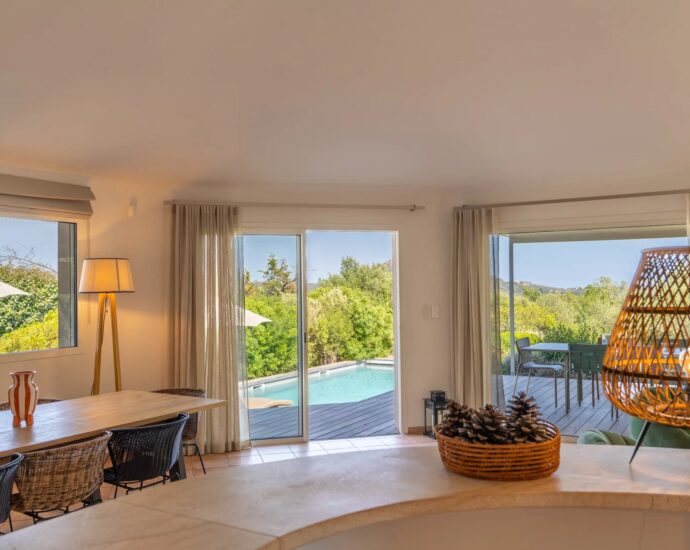 Porto-Vecchio, Precojo, Villa T3, piscine chauffée, proche plage de Santa Giulia, avec vue dégagée