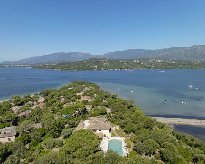Cala Rossa, Benedettu, Villa vue mer panoramique, 6 chambres, piscine, plage à pied