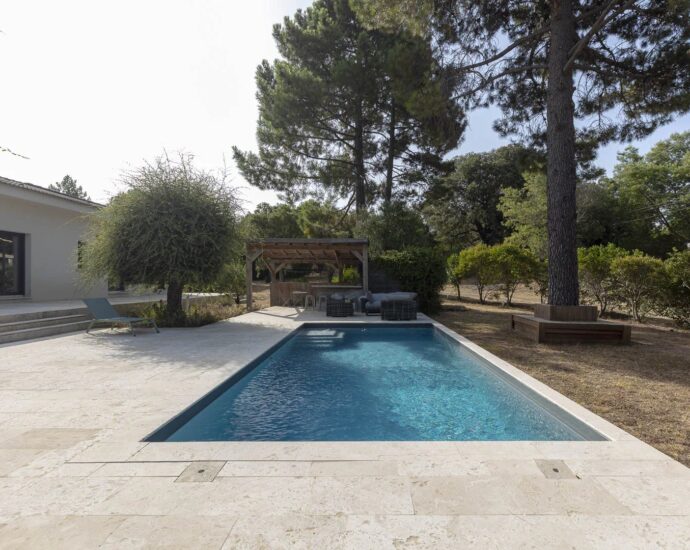 Sainte-Lucie de Porto-Vecchio, villa contemporaine avec piscine et 4 chambres en plein coeur du village