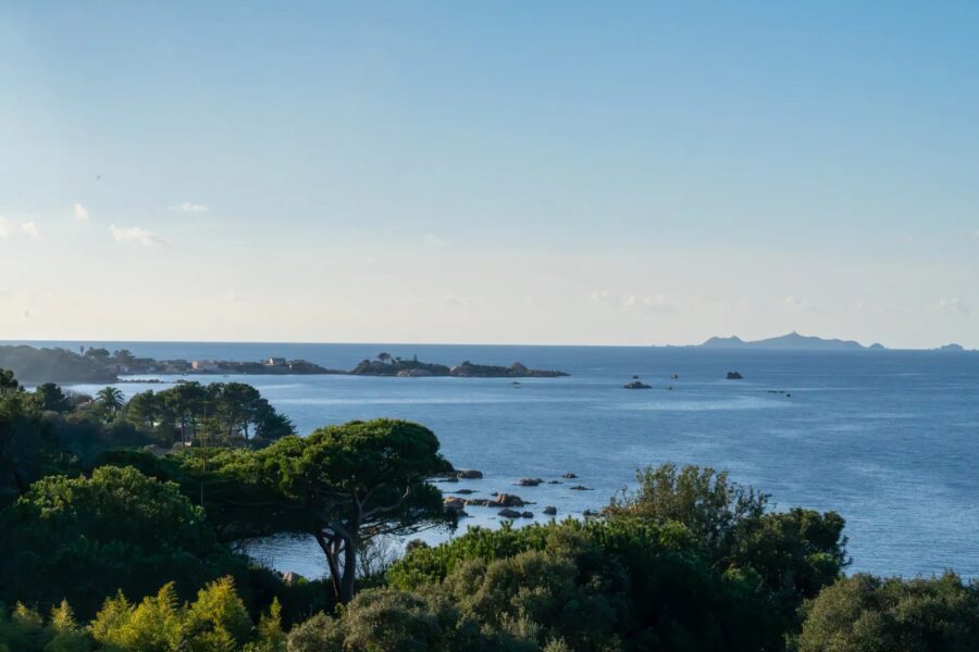 Exceptional PENTHOUSE, Pietrosella, panoramic sea view, beach on foot
