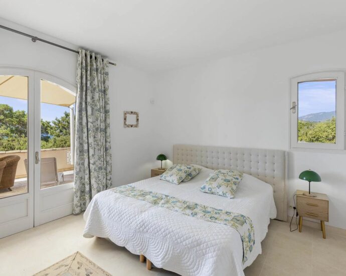 Cala Rossa, Benedettu, Villa vue mer panoramique, 6 chambres, piscine, plage à pied