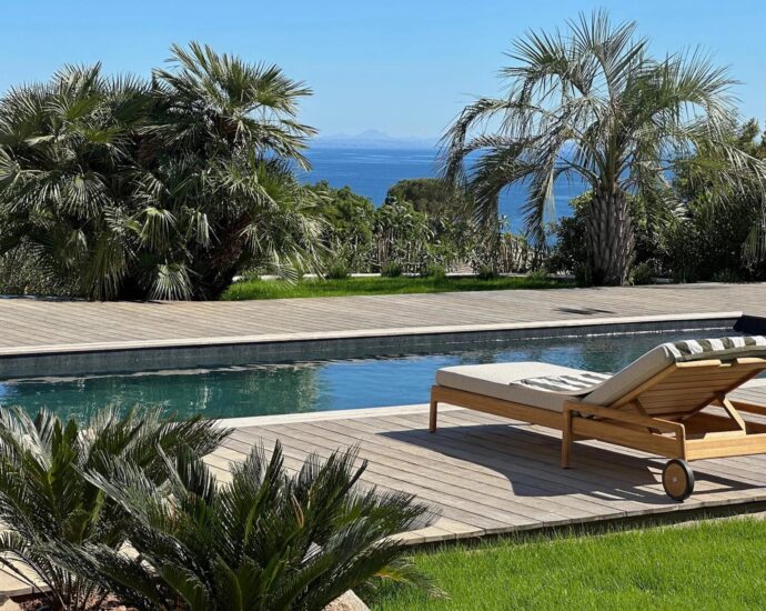 Porto-Vecchio, Santa Giulia, Domaine privé de Cala d&rsquo;Oro, Villa 5 chambres, piscine, vue mer et plage à pied