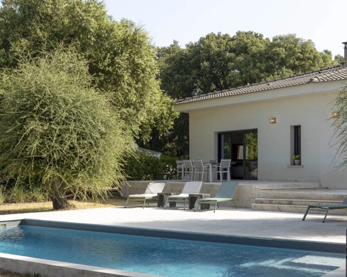 Sainte-Lucie-de-Porto-Vecchio, contemporary villa with swimming pool and 4 bedrooms in the very heart of the village