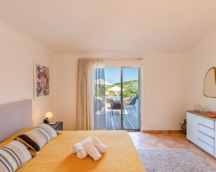 Porto-Vecchio, Precojo, Villa T3, piscine chauffée, proche plage de Santa Giulia, avec vue dégagée