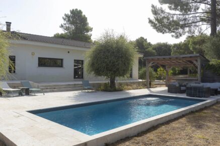 Sainte-Lucie-de-Porto-Vecchio, contemporary villa with swimming pool and 4 bedrooms in the very heart of the village