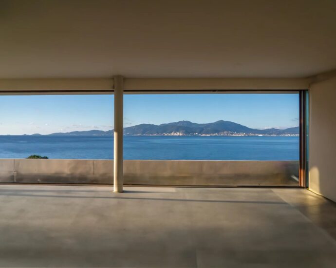 Exceptional PENTHOUSE, Pietrosella, panoramic sea view, beach on foot