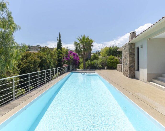 Sari-Solenzara, Sea View Villa, 4 Bedrooms, Heated Pool, Close to the Beach