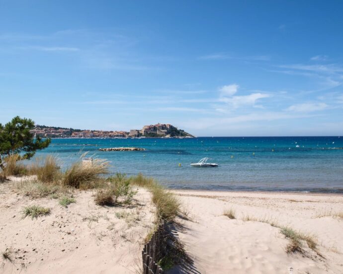 Exclusivité, Calvi, Villa neuve, 4 suites, piscine, Vue panoramique montagnes, Proche plage