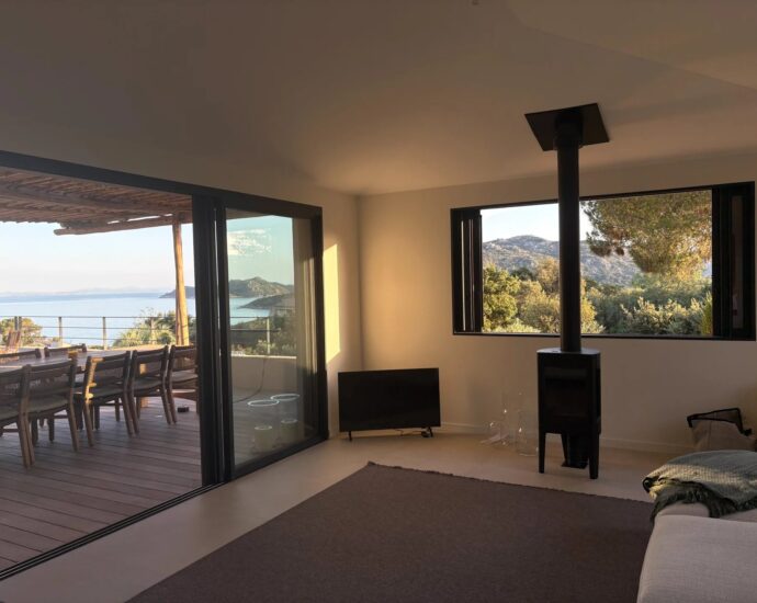 Porto-Vecchio, Santa Giulia, Domaine privé de Cala d&rsquo;Oro, Villa 5 chambres, piscine, vue mer et plage à pied
